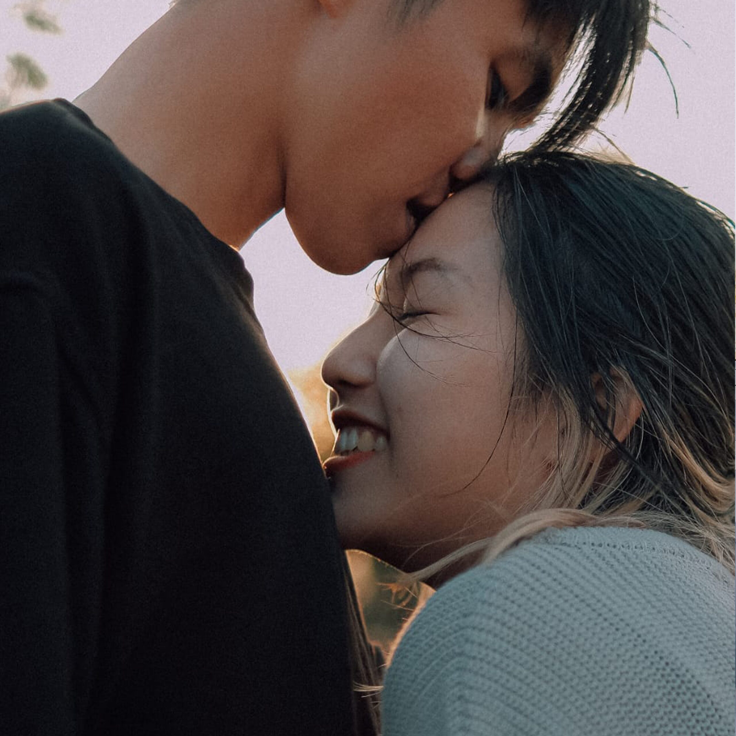 Cara Membuat Wanita Nyaman dan Jatuh Cinta: Rahasia Kisah Sukses Luvfromme
